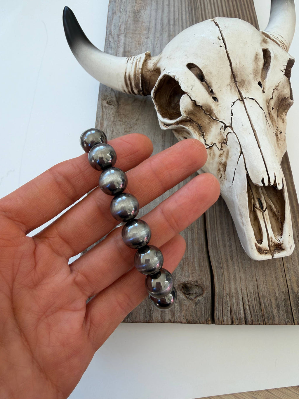 The Western Silver Pearl Stretch Bracelet