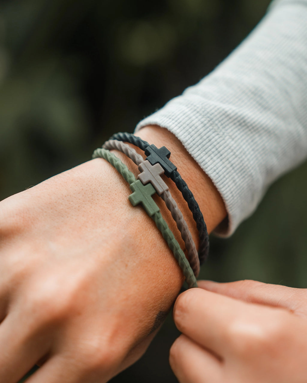 The Faith & Field Cross Bracelet Set